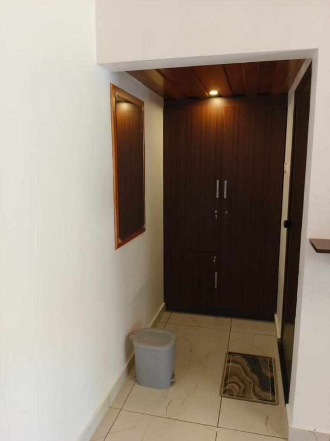 Hotel The Royal Island Mundrothuruth Exterior foto