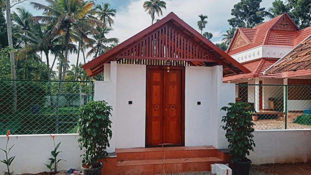 Hotel The Royal Island Mundrothuruth Exterior foto