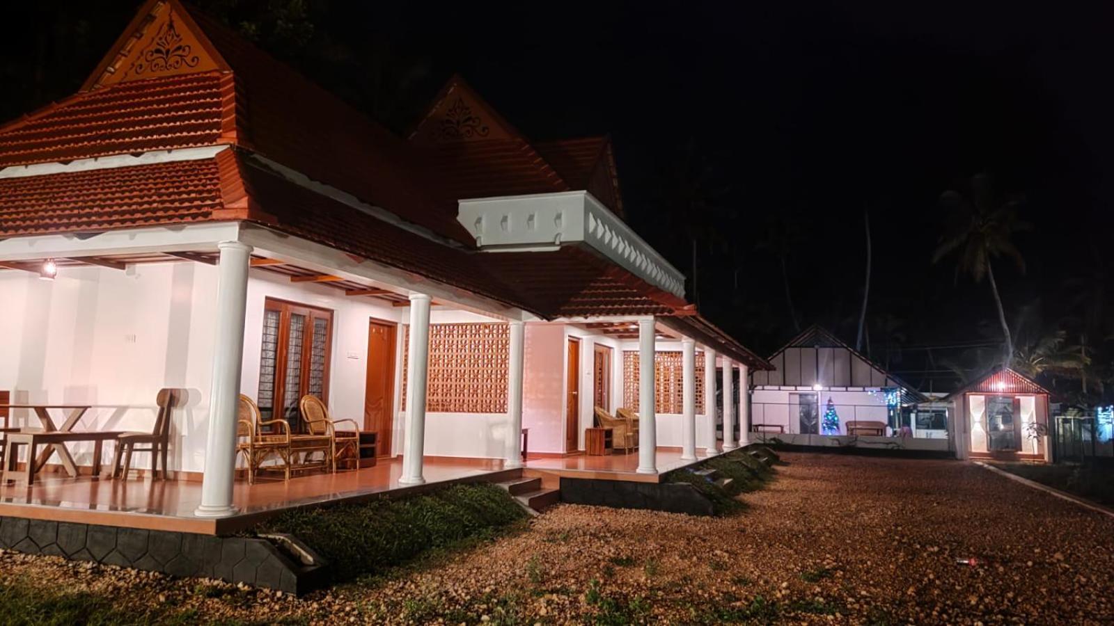 Hotel The Royal Island Mundrothuruth Exterior foto