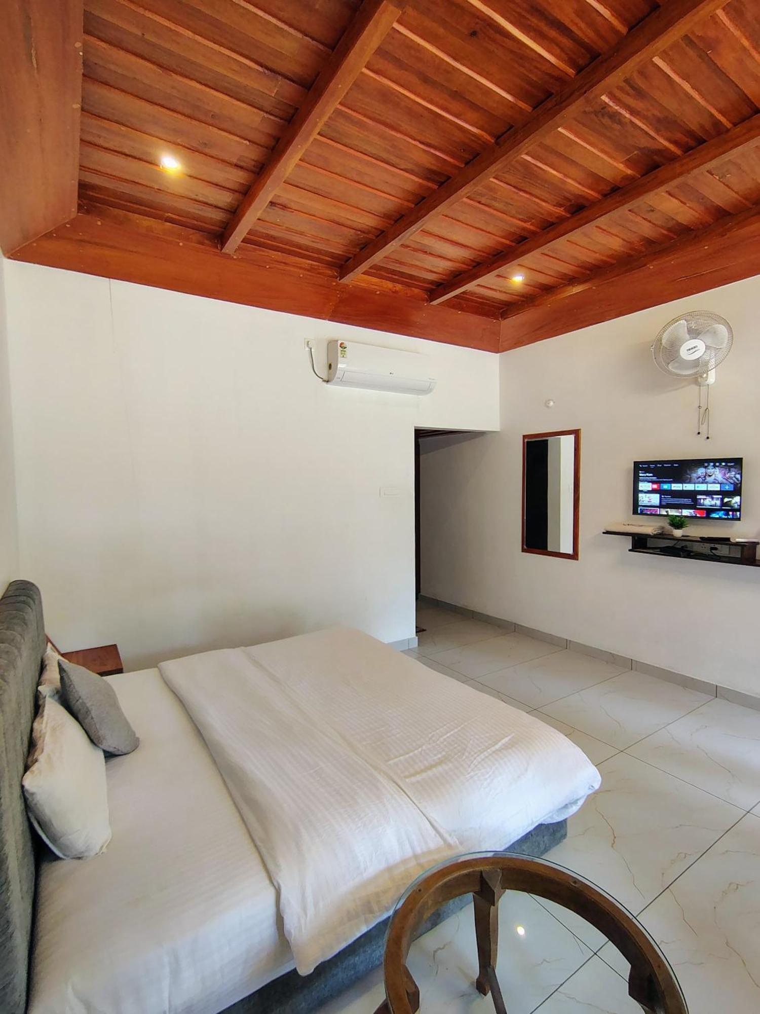 Hotel The Royal Island Mundrothuruth Habitación foto