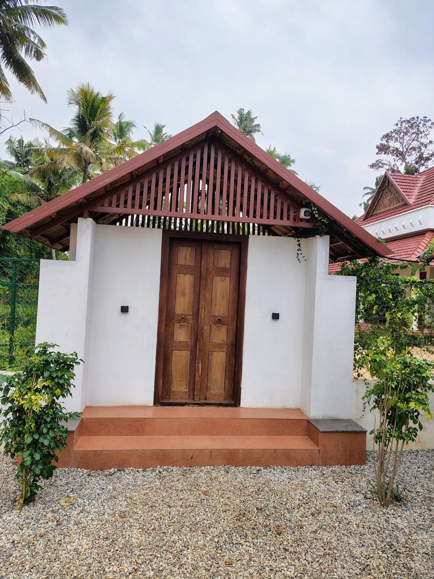 Hotel The Royal Island Mundrothuruth Exterior foto